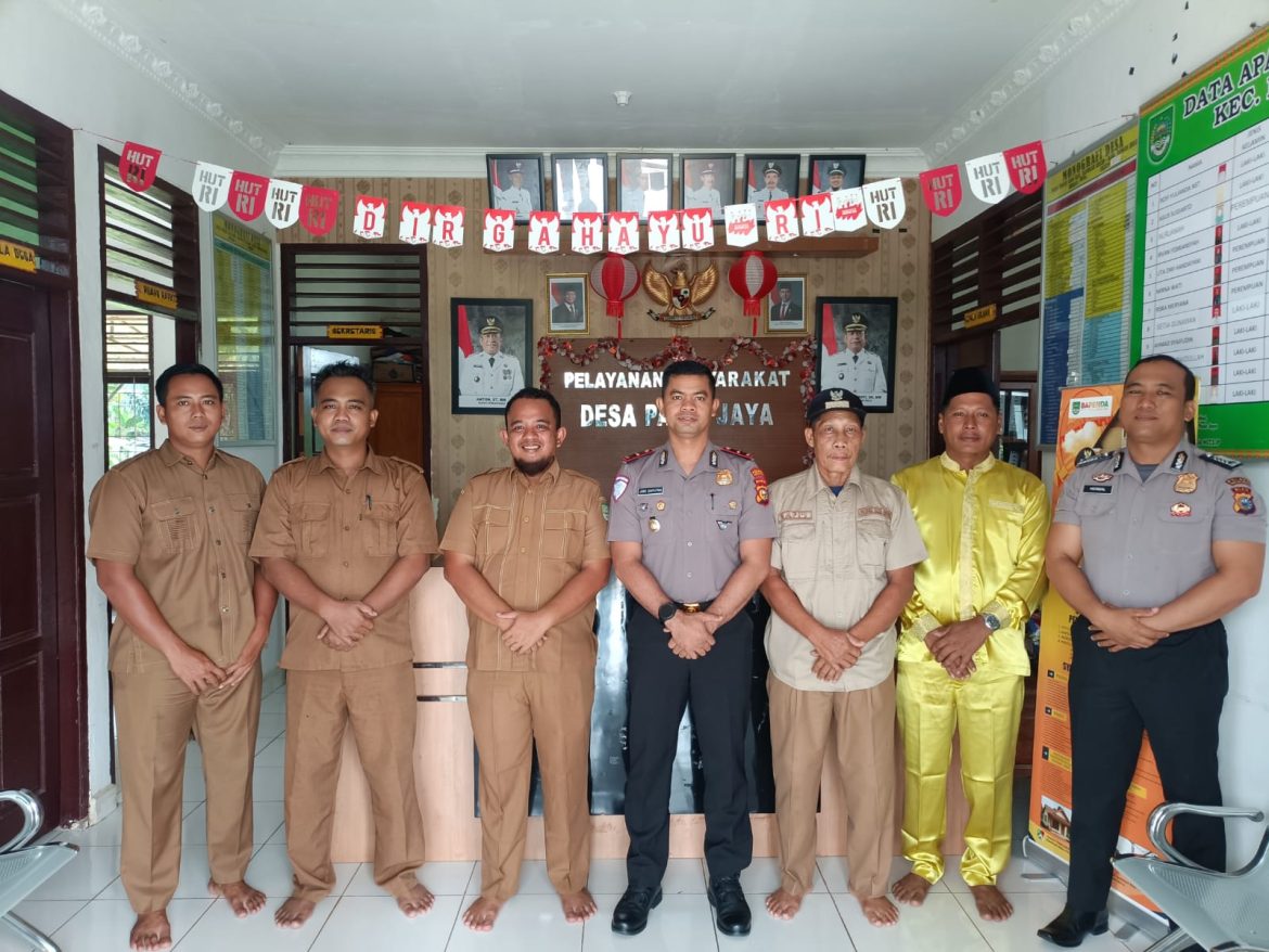 Kapolsek Rambah Hilir Silaturahmi ke Kantor Desa Pasir Jaya, Perkuat Sinergi dengan Pemerintah Desa